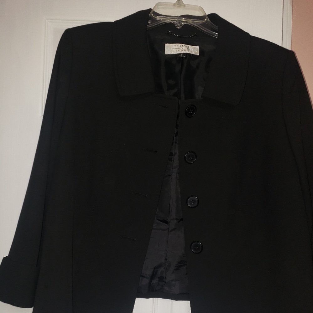 Skirt suit